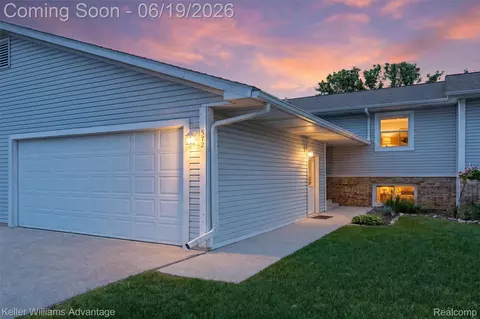 572 River Pointe Ct, Milan, MI 48160