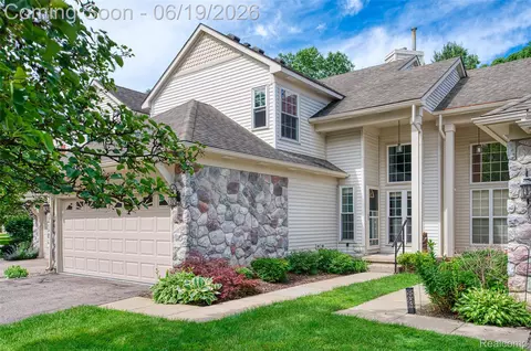 1021 Calpernia, Wixom, MI 48393