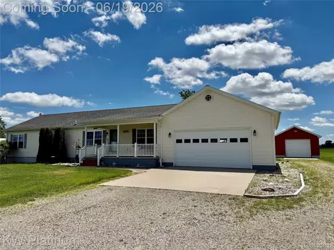 6069 Harris Rd, Grant, MI 48032