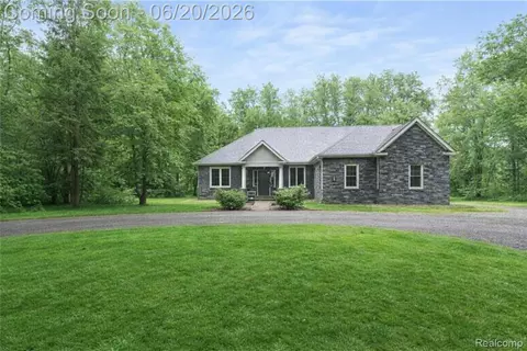 790 Grange Hall Rd, Groveland, MI 48462