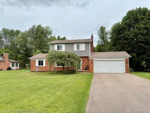 1209 Bay Ridge Dr, Highland, MI 48356