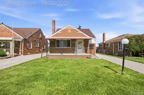 22764 Courtland Ave, Eastpointe, MI 48021