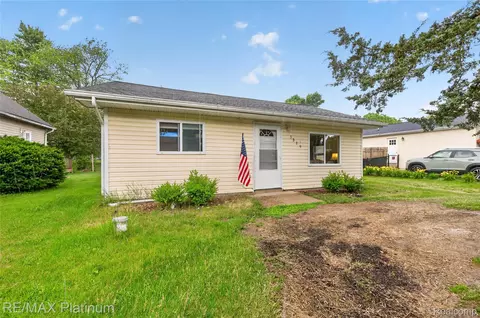 3319 Junior Dr, Pinckney, MI 48169
