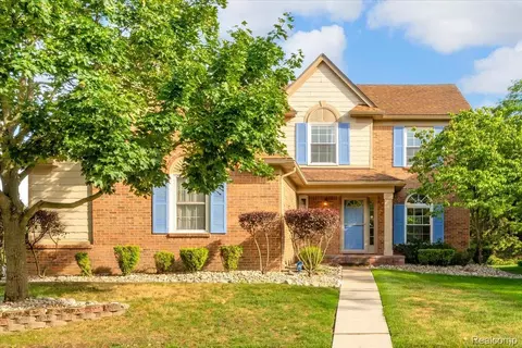 34903 Pennington Dr, Farmington Hills, MI 48335