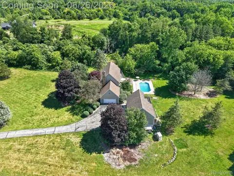 8114 Chilson Rd, Pinckney, MI 48169