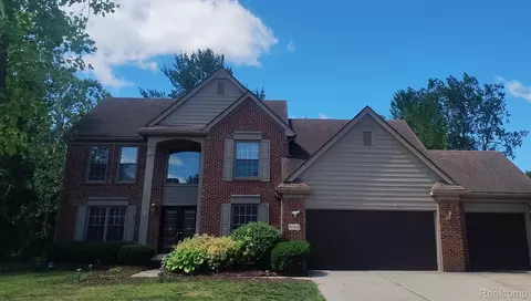 45475 Irvine Dr, Novi, MI 48374