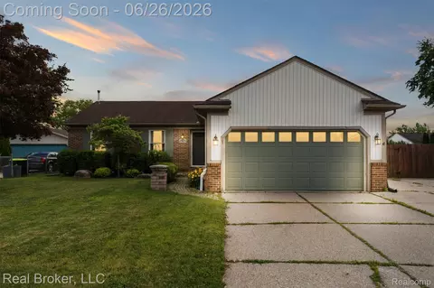 16380 Sudbury Ct, Macomb, MI 48044