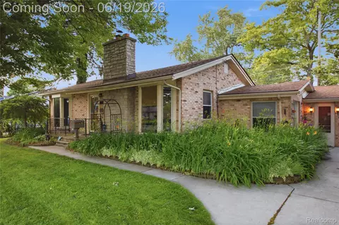 21211 Ardmore Park Dr, Saint Clair Shores, MI 48081