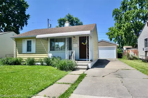 30159 Palmer Blvd, Madison Heights, MI 48071