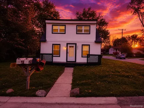 22851 Colgate St, Farmington, MI 48336