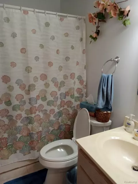 Bath - 4405 S Hemlock Rd, Centerville, MI 49621 photo 1 of 2