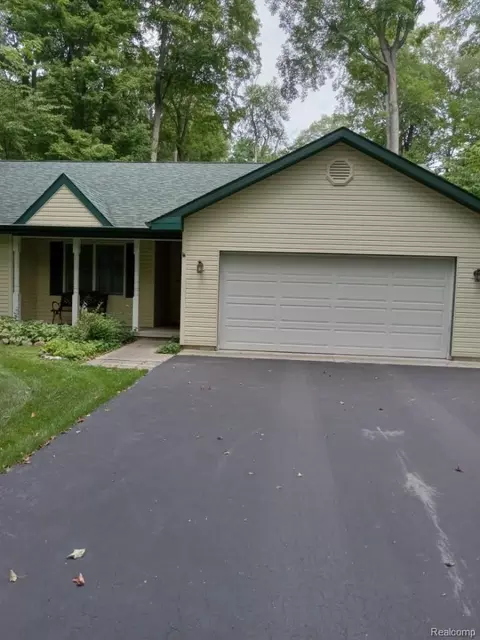 4405 S Hemlock Rd, Centerville, MI 49621