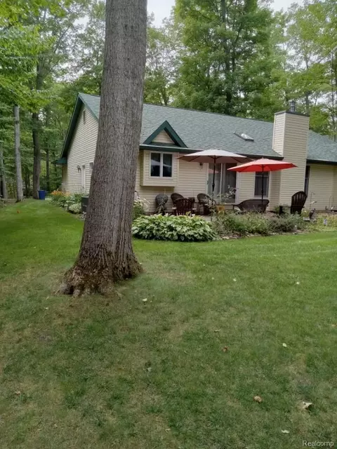 Exterior - 4405 S Hemlock Rd, Centerville, MI 49621 photo 2 of 4