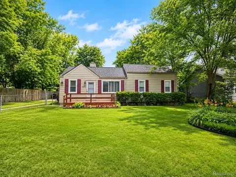 3404 Rockhaven Ave, Rochester Hills, MI 48309