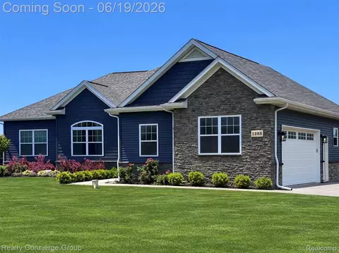 1285 Sweet Grass Trl, Oceola, MI 48843