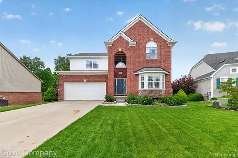 1020 Cross St, Oxford, MI 48371