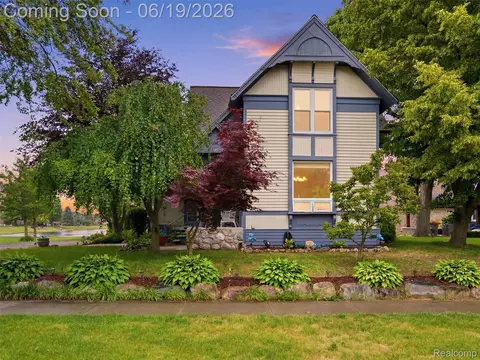 53633 Chesterfield Rd, Chesterfield, MI 48051