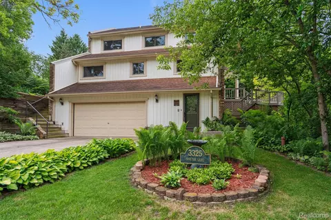 3325 Proctor Ln, Oakland, MI 48363