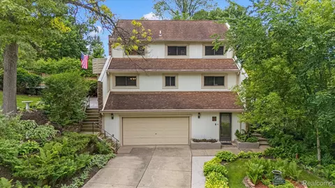 3325 Proctor Ln, Oakland, MI 48363