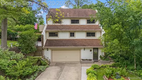 3325 Proctor Ln, Oakland, MI 48363