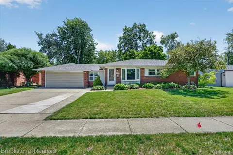 23784 Linne St, Clinton Township, MI 48035