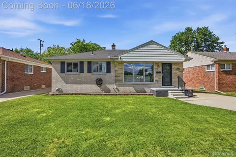 18301 Marquette St, Roseville, MI 48066