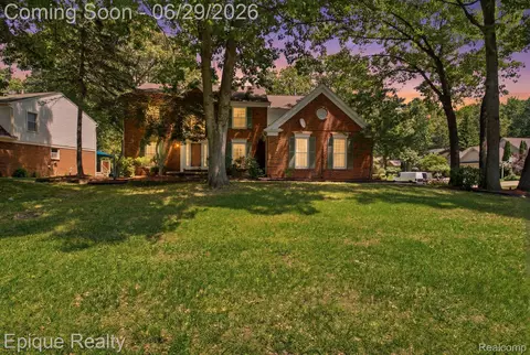 3261 Windwood Rd, West Bloomfield, MI 48324