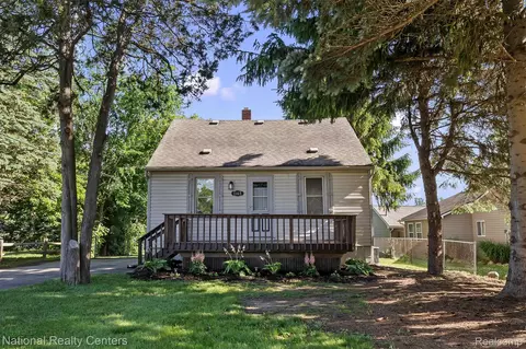 1165 Vinewood St, Auburn Hills, MI 48326