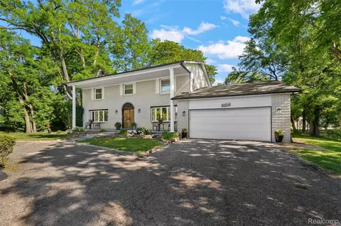 28700 W 14 Mile Rd, West Bloomfield, MI 48322
