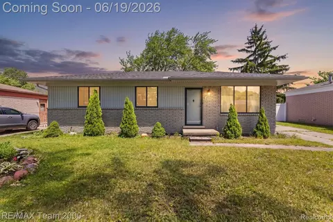 18533 Matthew Dr, Clinton Township, MI 48035