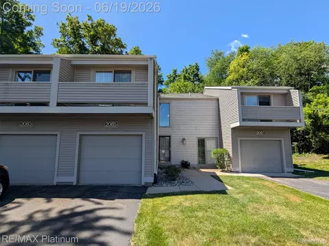 2085 Fox Hollow Dr, Meridian, MI 48864