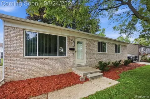 18432 Mesle St, Roseville, MI 48066