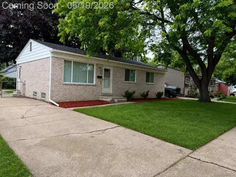 18432 Mesle St, Roseville, MI 48066