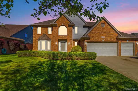 50426 Chief Dr, Macomb, MI 48044