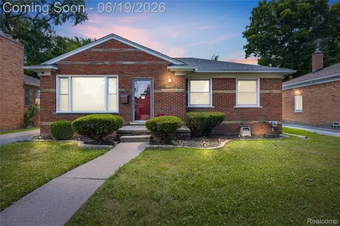 20300 Sunnyside St, Saint Clair Shores, MI 48080