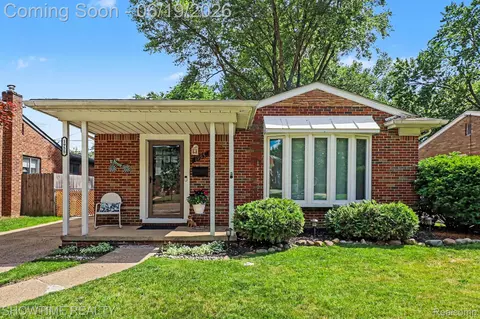 1955 Catalpa Dr, Berkley, MI 48072