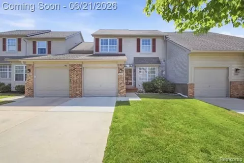 41852 Cantebury Dr, Novi, MI 48377