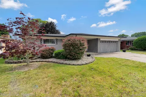 11828 Robinwood Blvd, Warren, MI 48093