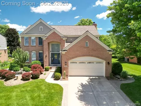 1815 Ring Neck Dr, Rochester, MI 48307