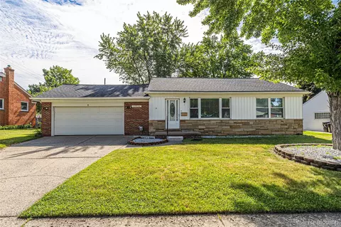 19044 Norwich Rd, Livonia, MI 48152