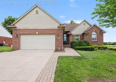 8183 Prestwick Ln, Washington, MI 48095