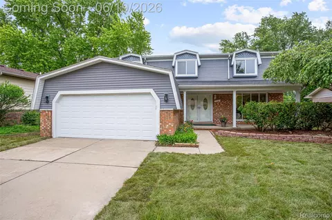 1740 Lakewood Dr, Troy, MI 48083