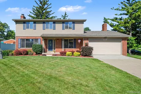 5504 Antoinette Dr, Grand Blanc, MI 48439