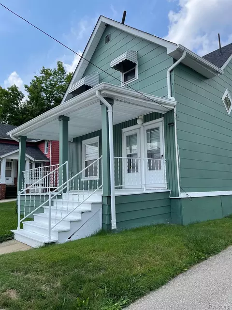 7562 Miller Rd, Swartz Creek, MI 48473