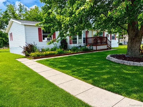 14 Hampi Ct, Swartz Creek, MI 48473