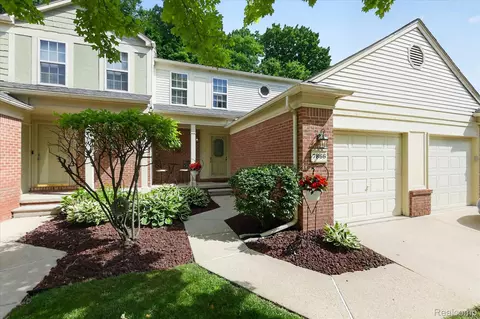 7866 Rivergate Dr, Westland, MI 48185