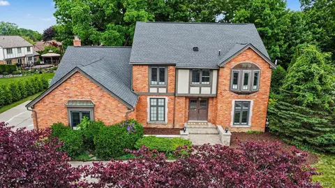 20145 Woodbend Dr, Northville, MI 48167