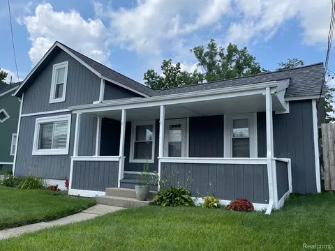 7556 Miller Rd, Swartz Creek, MI 48473
