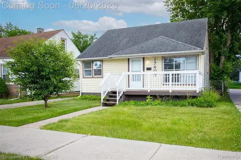 17606 Tennyson St, Roseville, MI 48066