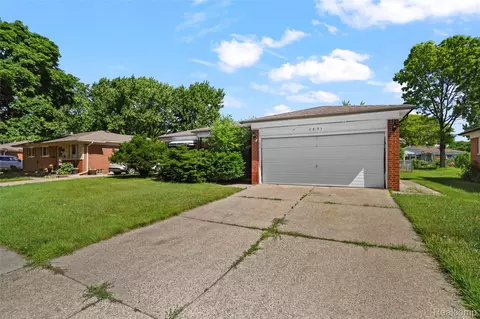 2891 Teasdale Dr, Troy, MI 48083